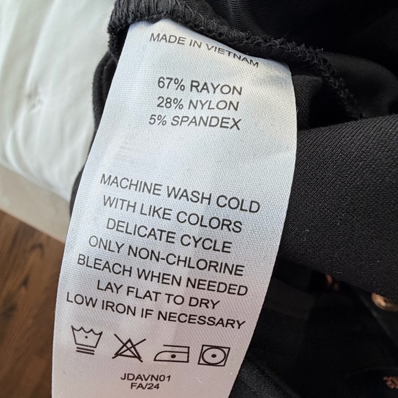 NWT Quince Black Ultra-Stretch Ponte Straight Leg Mariner Pants - size Medium - Picture 6 of 6